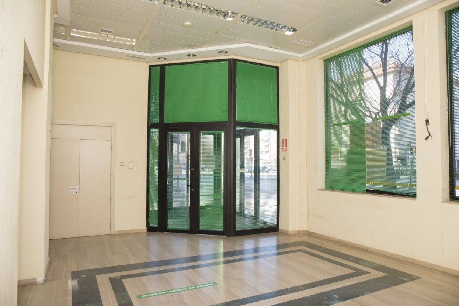  till salu lokal El Manantío Badajoz 1