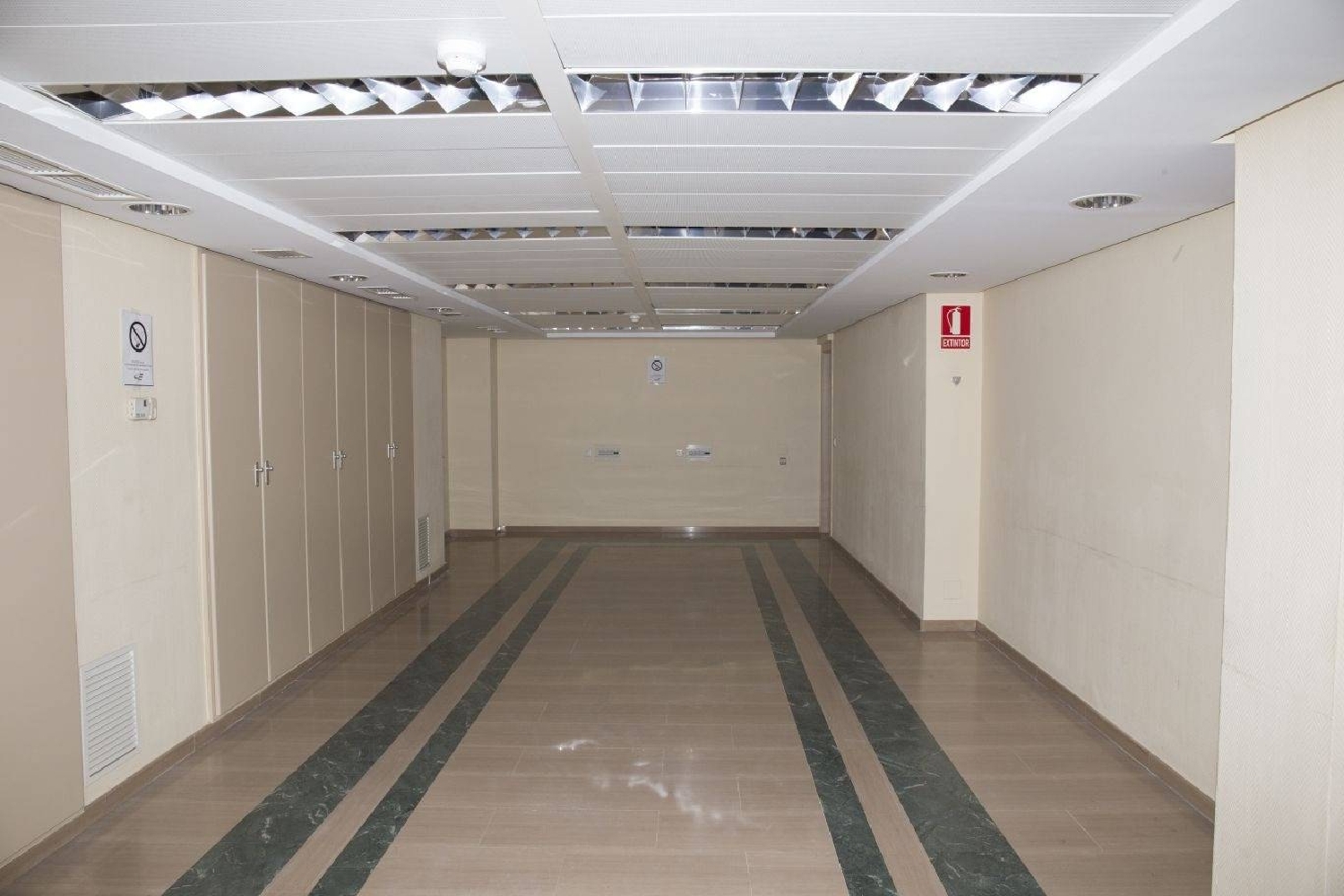till salu lokal El Manantío Badajoz 3