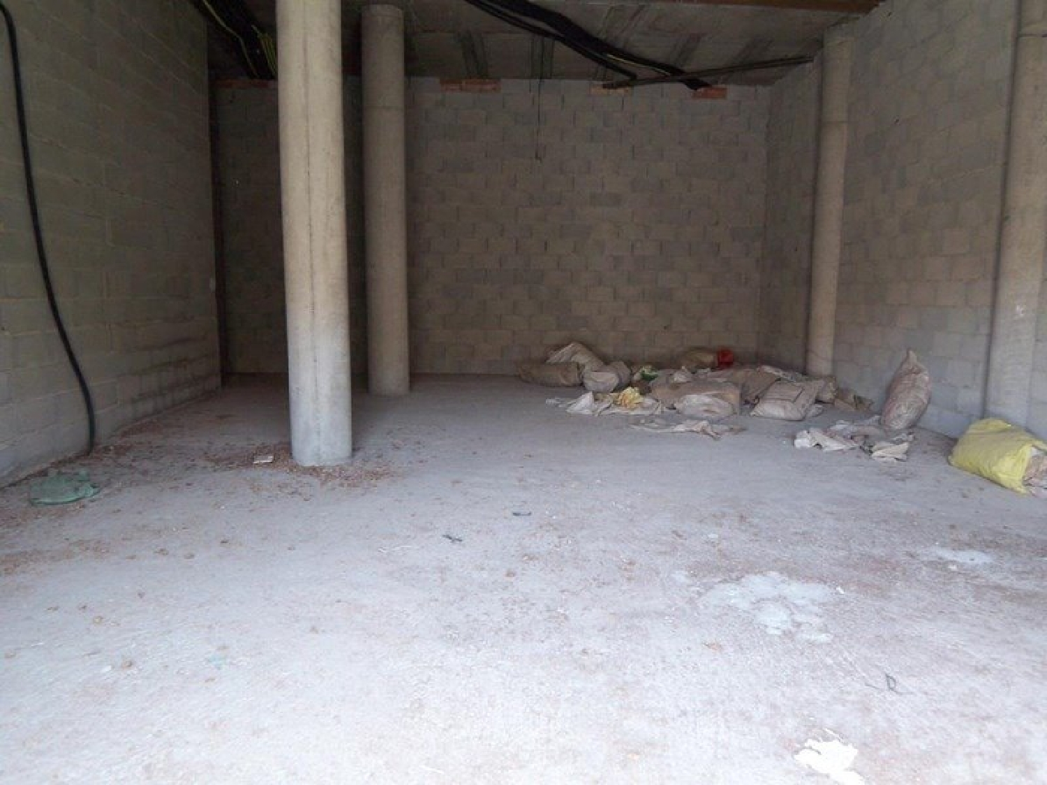  till salu lokal El Puntal Urbanización Valle De Lecrín 7