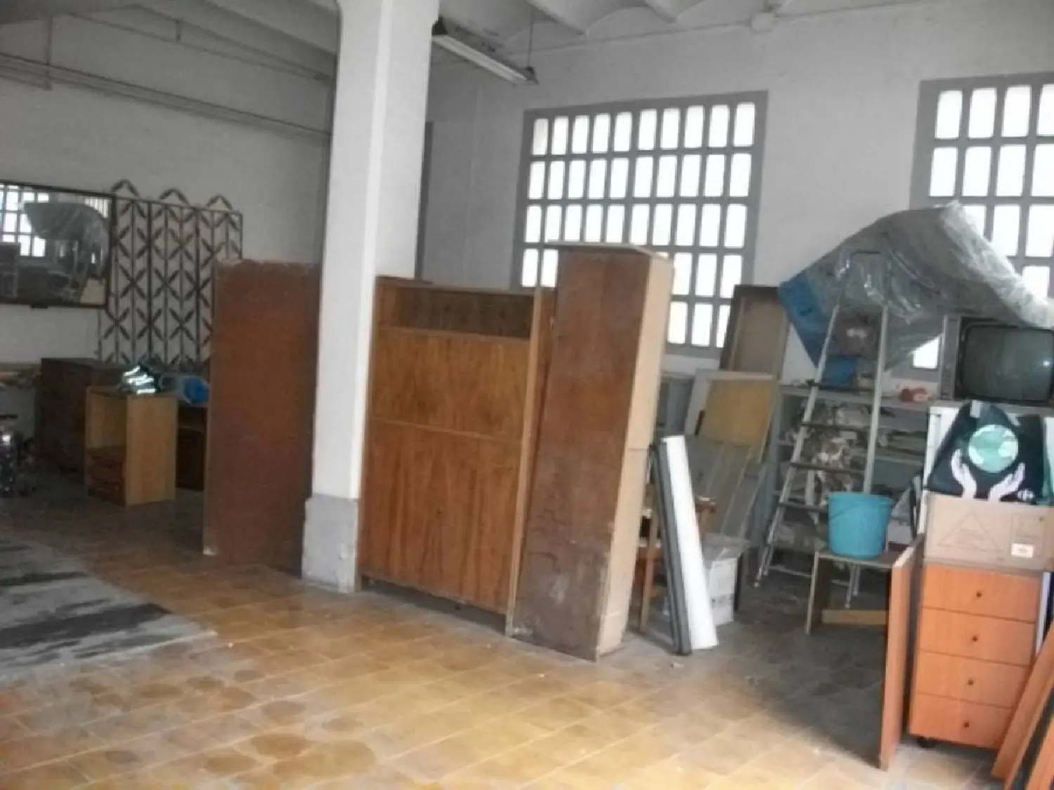 till salu lokal Els Comdals Bages 3