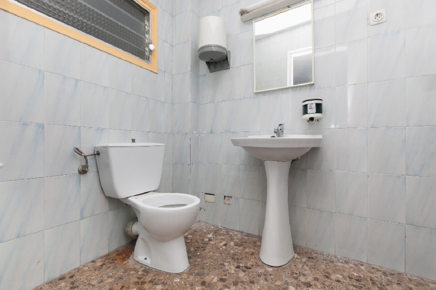 till salu lokal Gavà Baix Llobregat 2