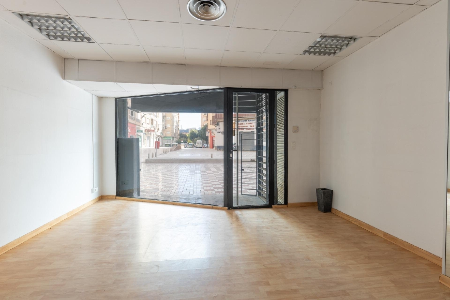 till salu lokal Genil Vega De Granada 2