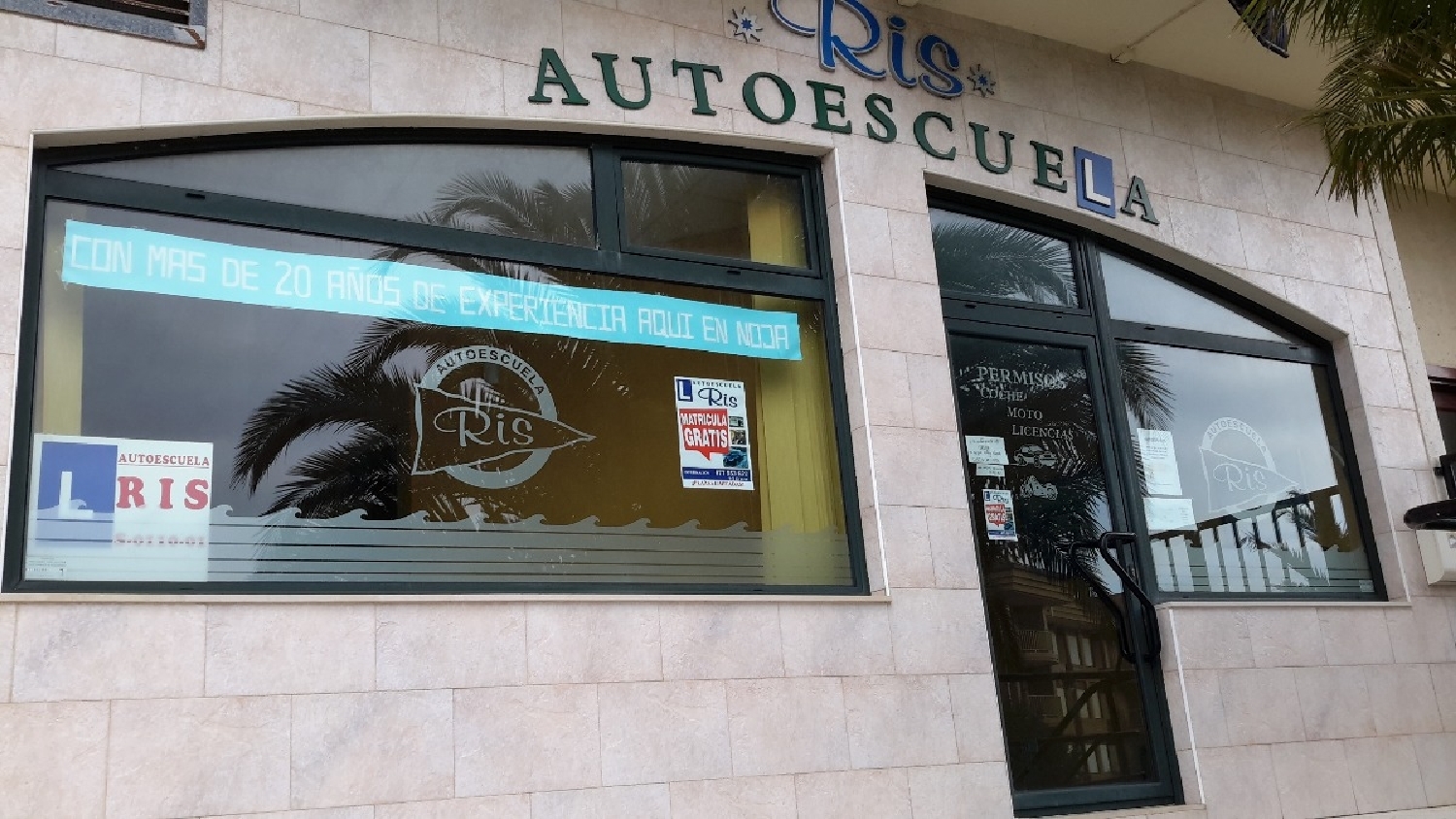 till salu lokal Helgueras Trasmiera 3
