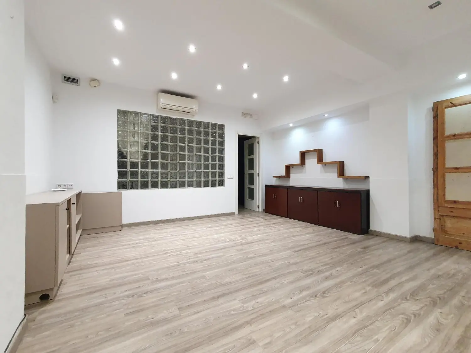  till salu lokal Horta Guinardó-Carmel Barcelonès 1