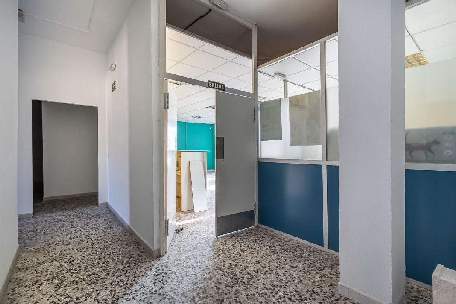  till salu lokal La Bobadilla Loja 8