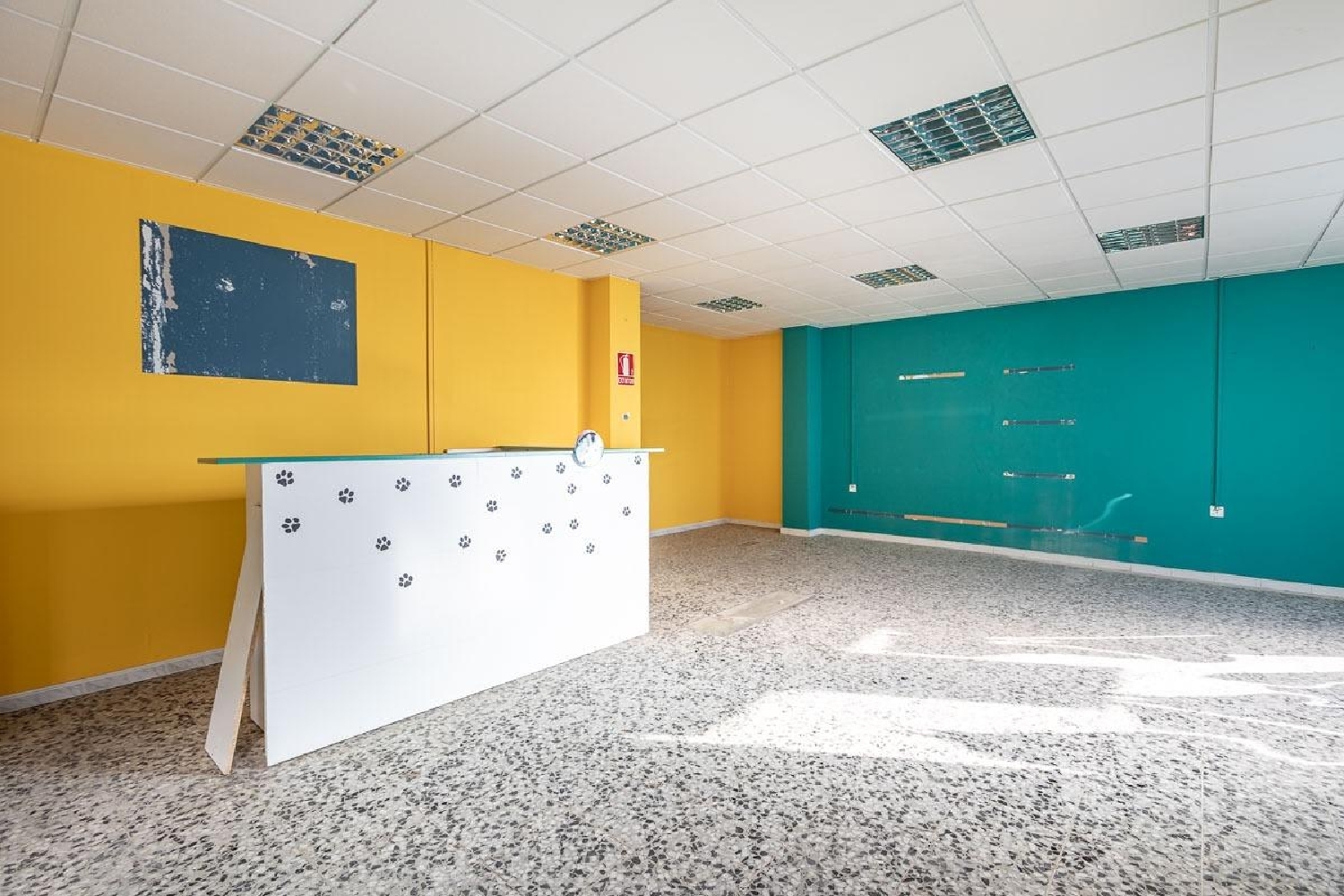  till salu lokal La Bobadilla Loja 4