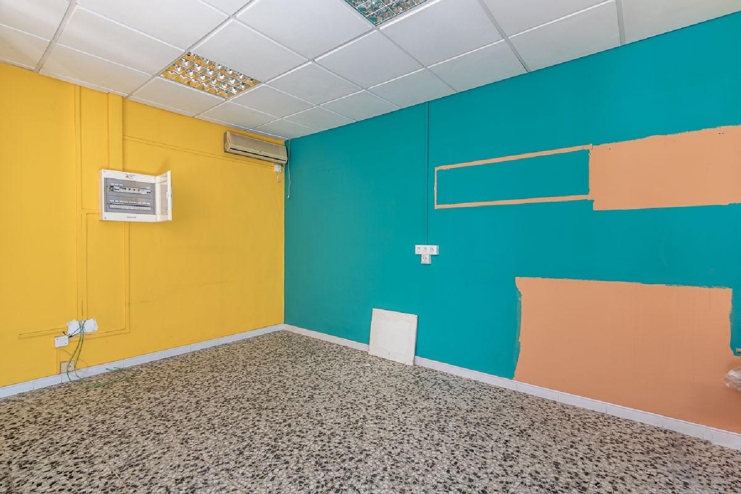  till salu lokal La Bobadilla Loja 5