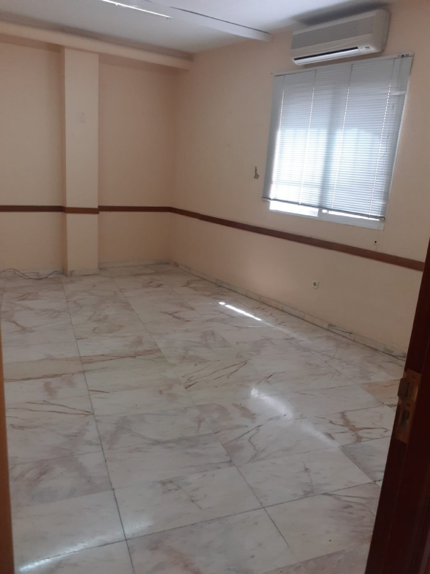  till salu lokal La Corchuela Badajoz 3
