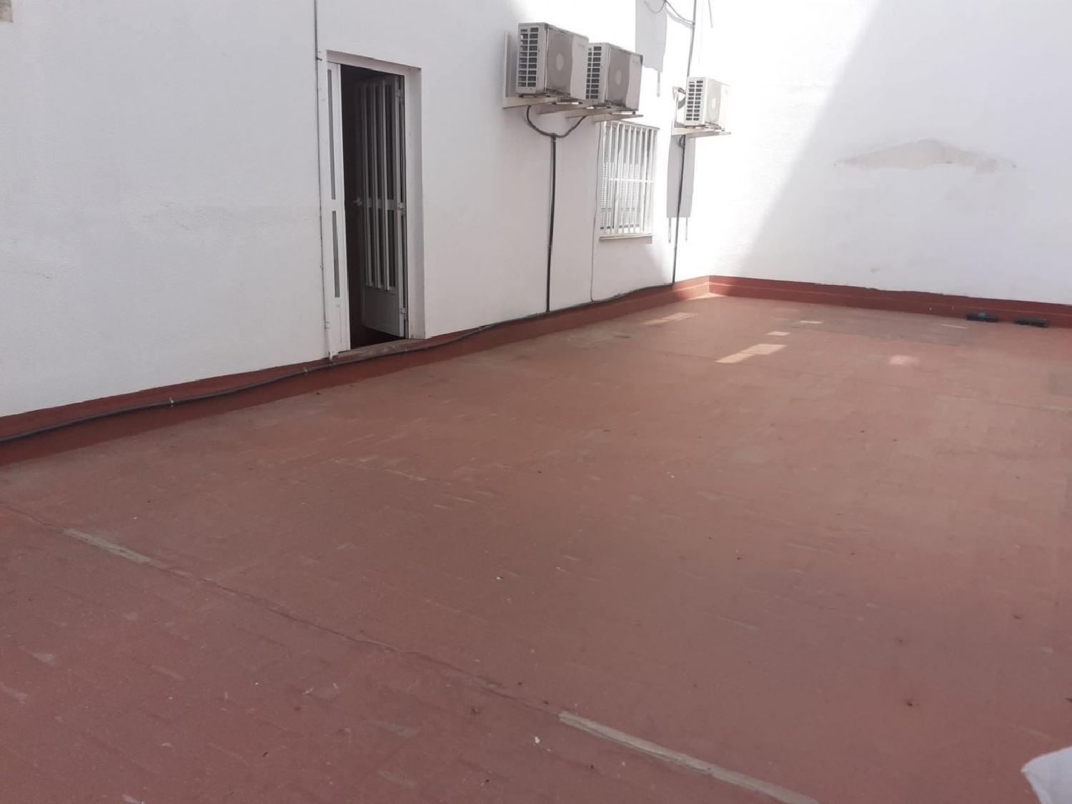  till salu lokal La Corchuela Badajoz 1