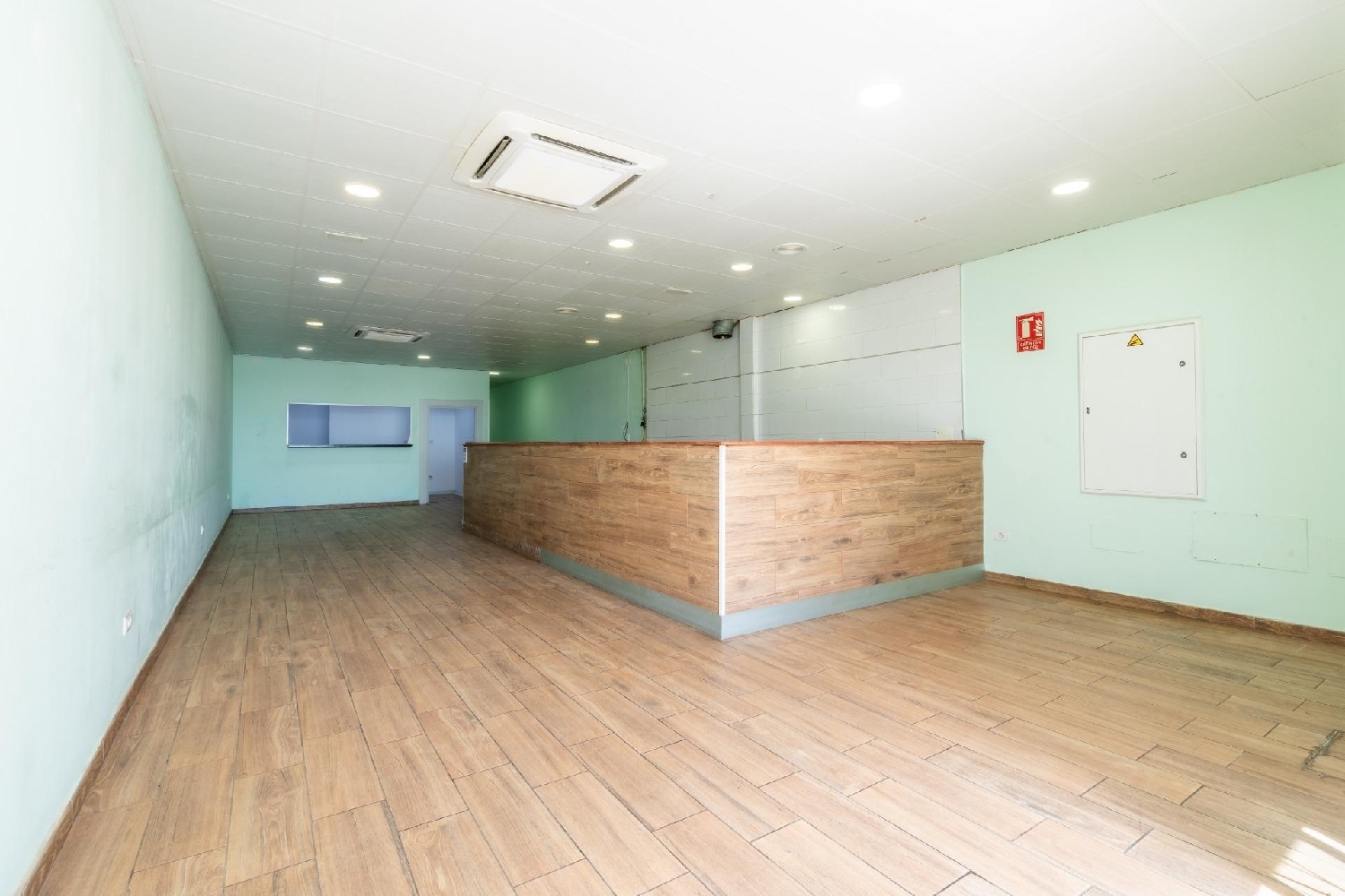  till salu lokal La Jaca Zona Sureste 1