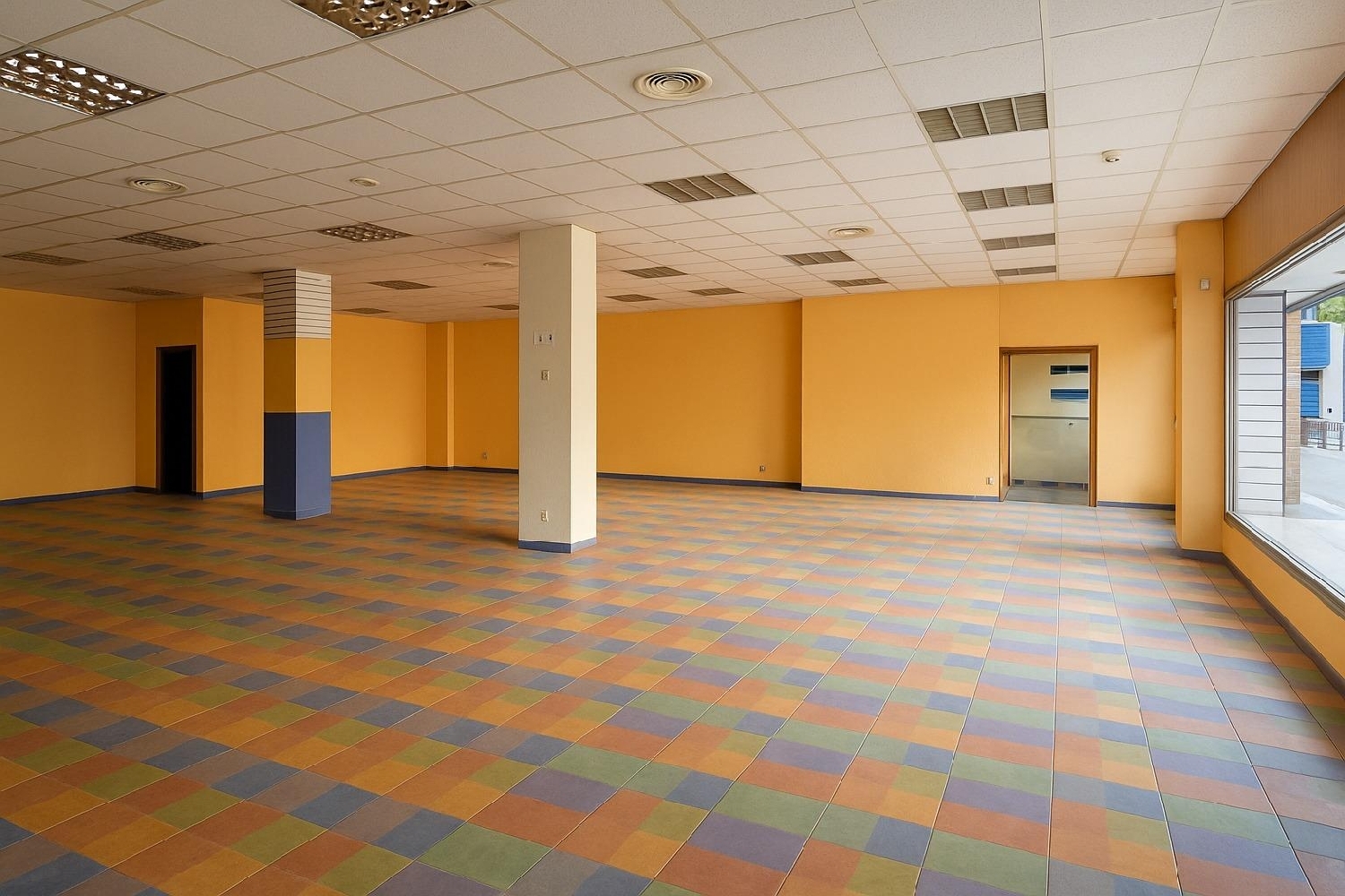  till salu lokal La Plana Tarragonès 5