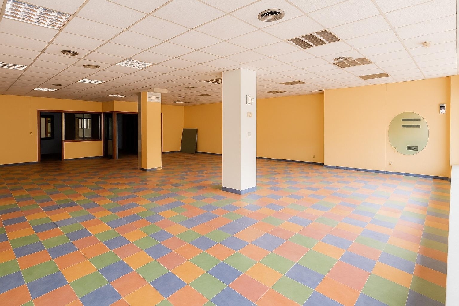 till salu lokal La Plana Tarragonès 2