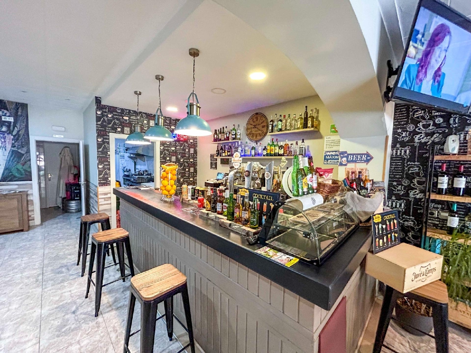  till salu lokal La Riviera Selva 6