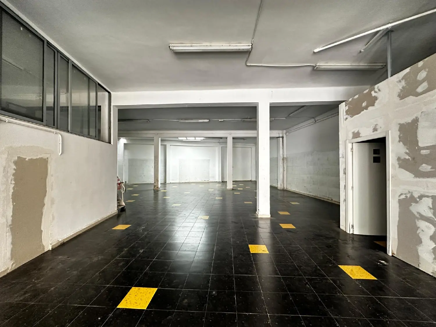 till salu lokal Urbanización Tomás Ribera Alta 2