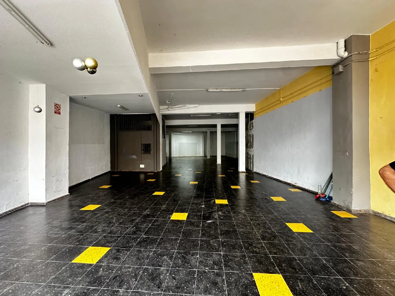  till salu lokal Urbanización Tomás Ribera Alta 7