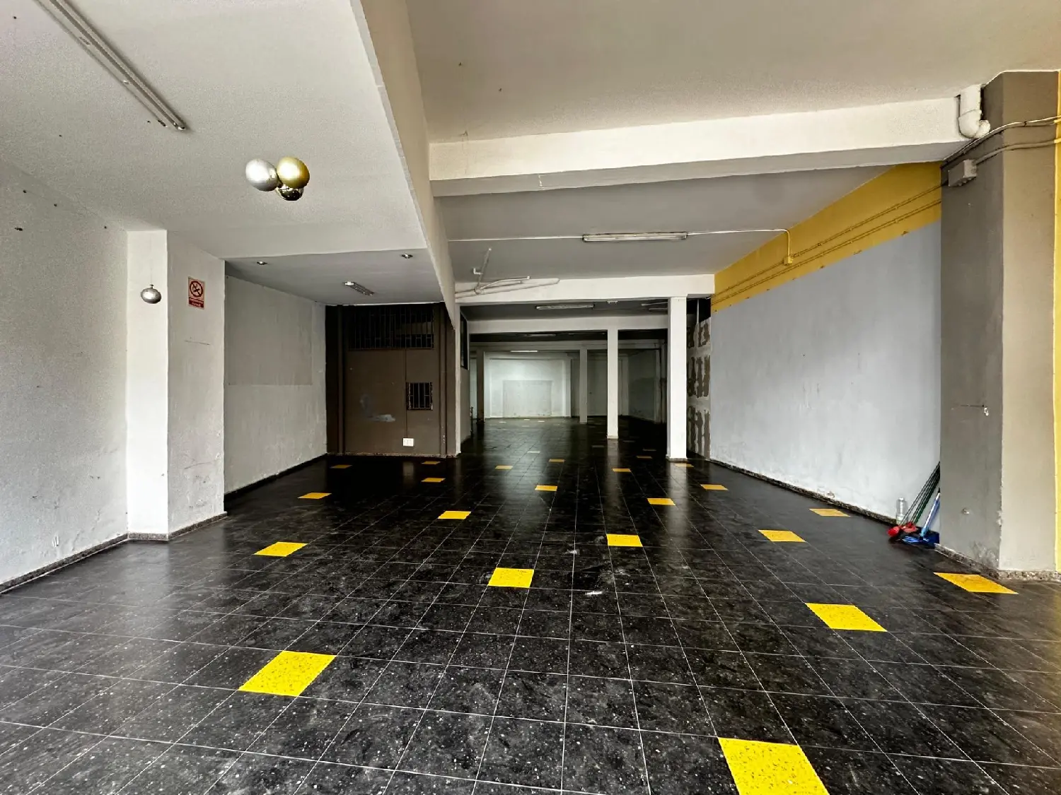  till salu lokal Urbanización Tomás Ribera Alta 1