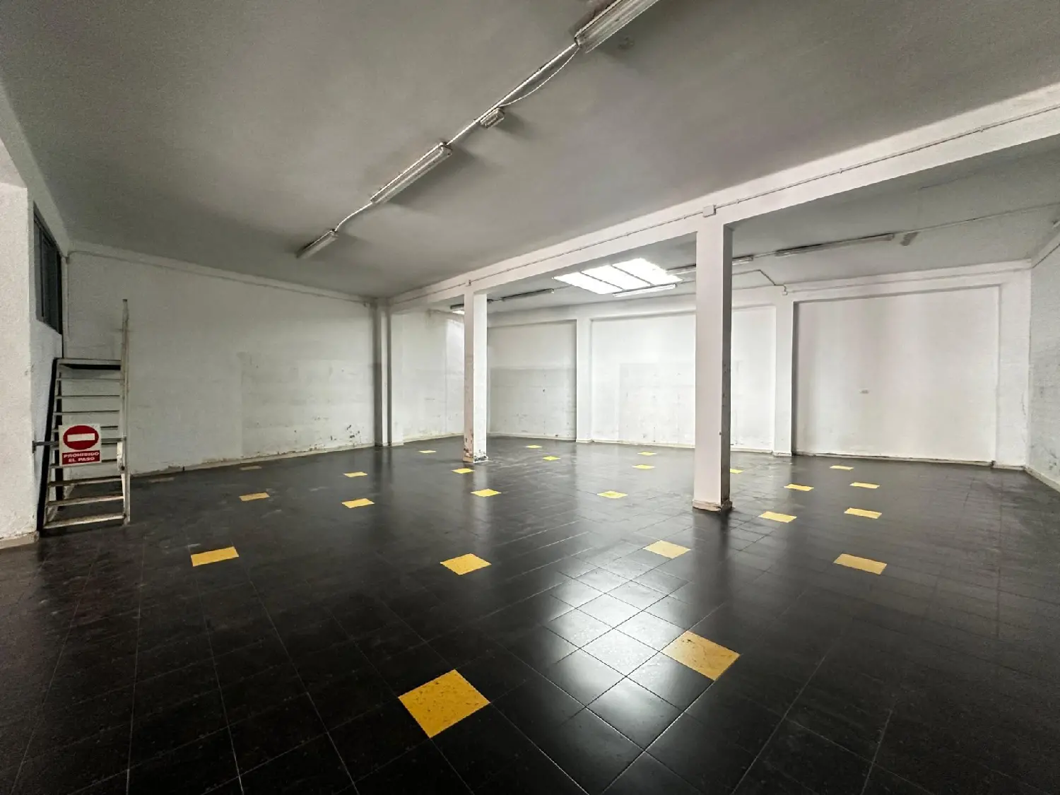 till salu lokal Urbanización Tomás Ribera Alta 3