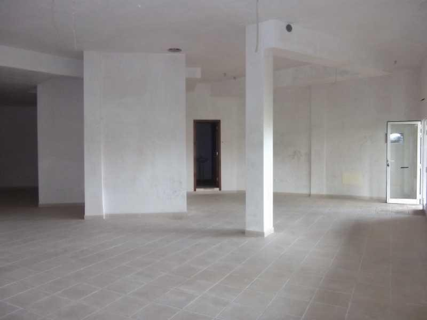 till salu lokal Las Eritas Zona Sureste 3