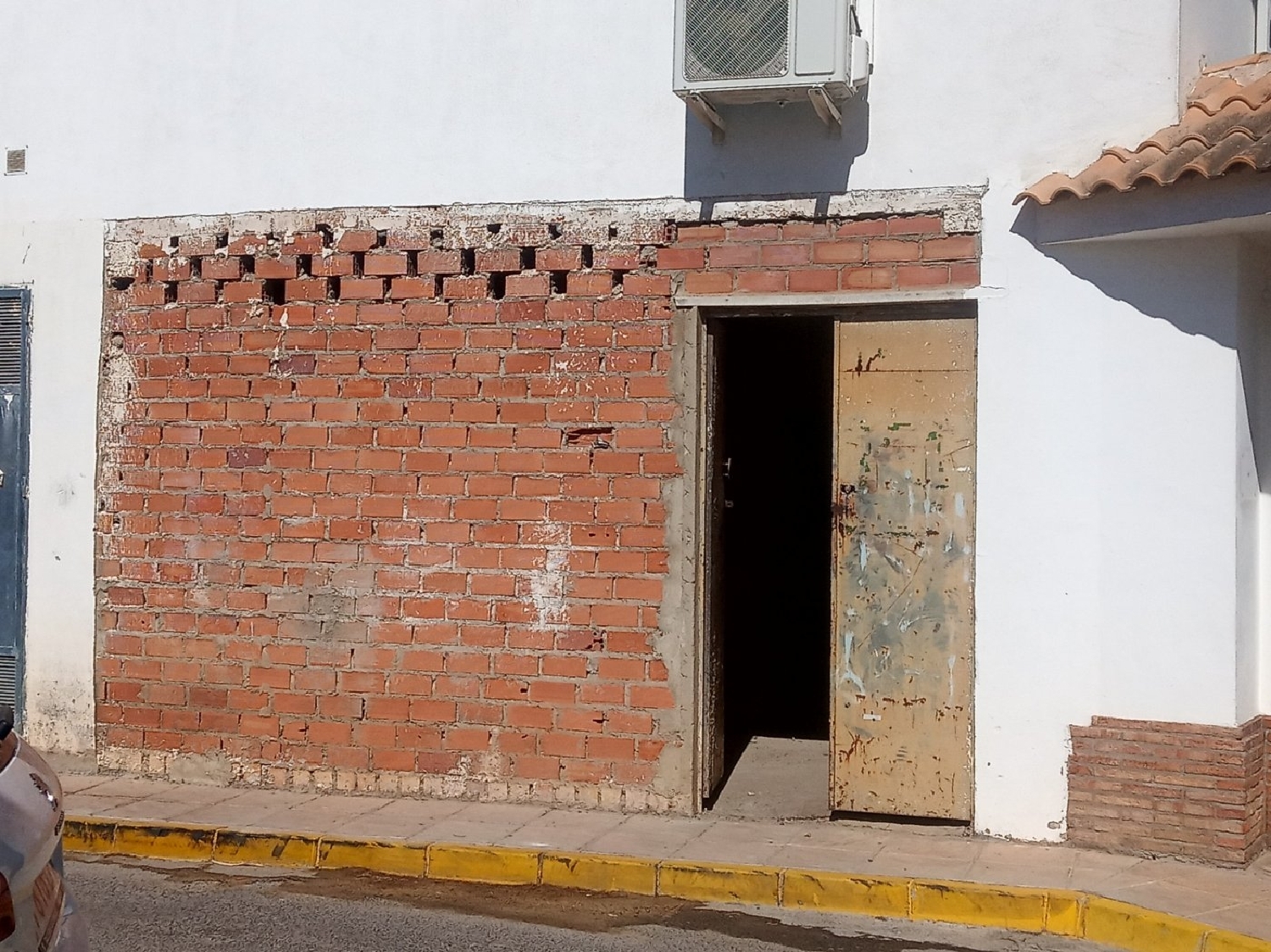 till salu lokal Montecarmelo Urb. Aljarafe 2