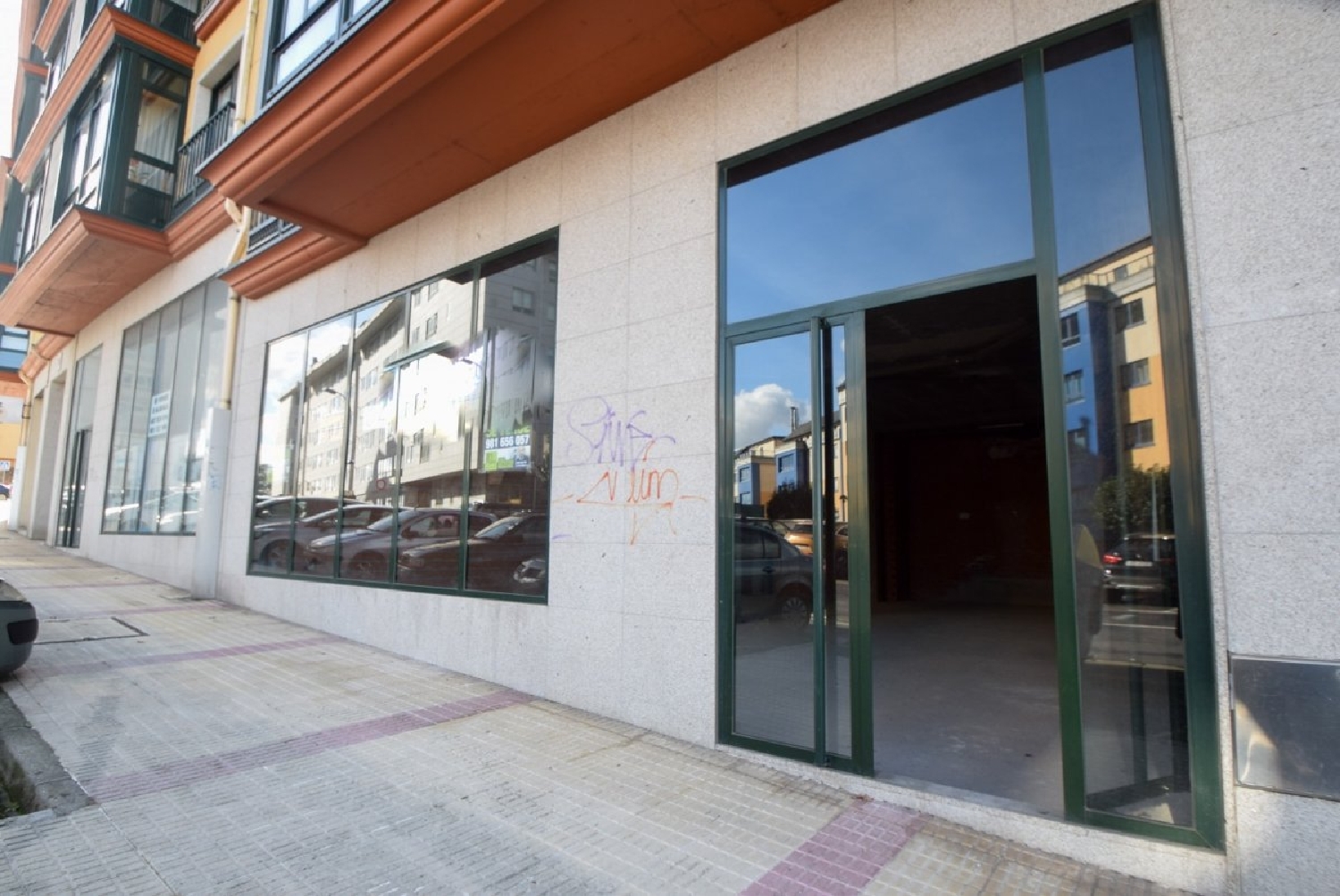  till salu lokal Ombre Coruña 1