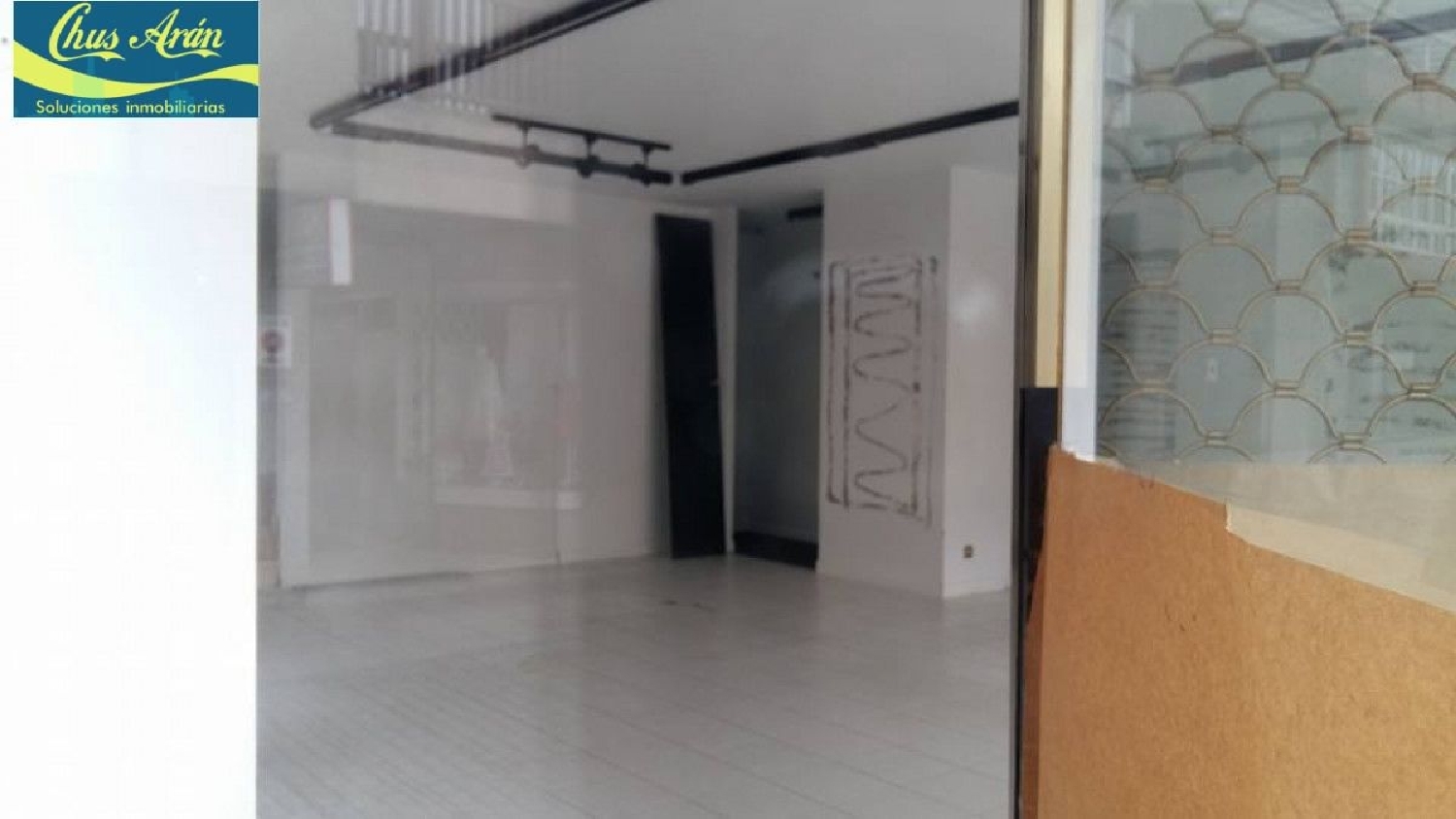  till salu lokal Guntian Bergantiños 8