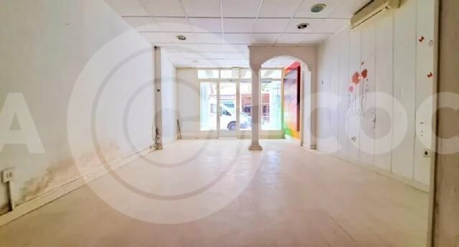  en venta local Barriada Les Tres Creus Bages 5