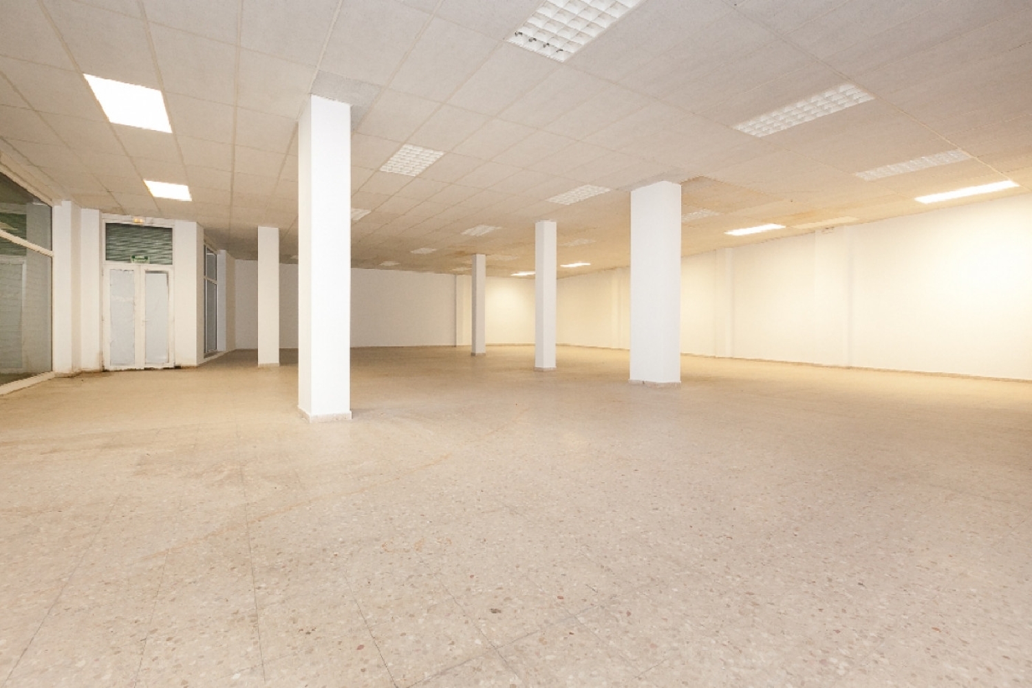  till salu lokal Salt Gironès 4