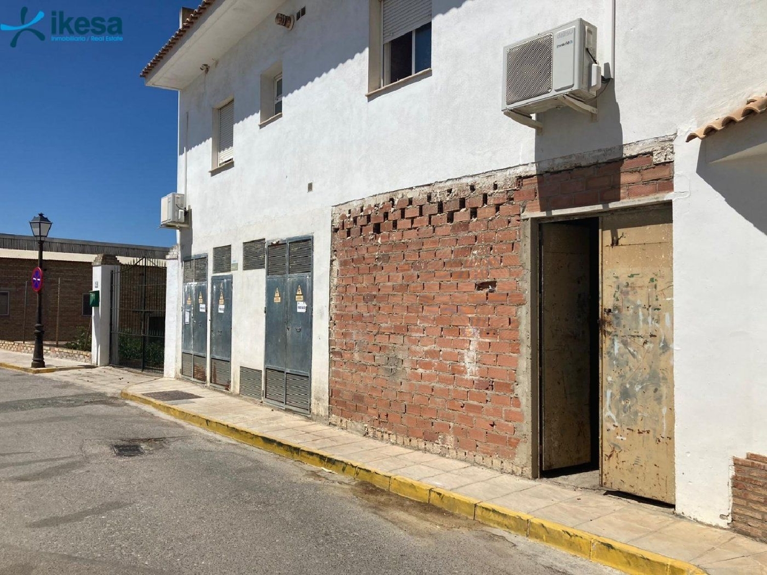  till salu lokal Montecarmelo Urb. Aljarafe 4