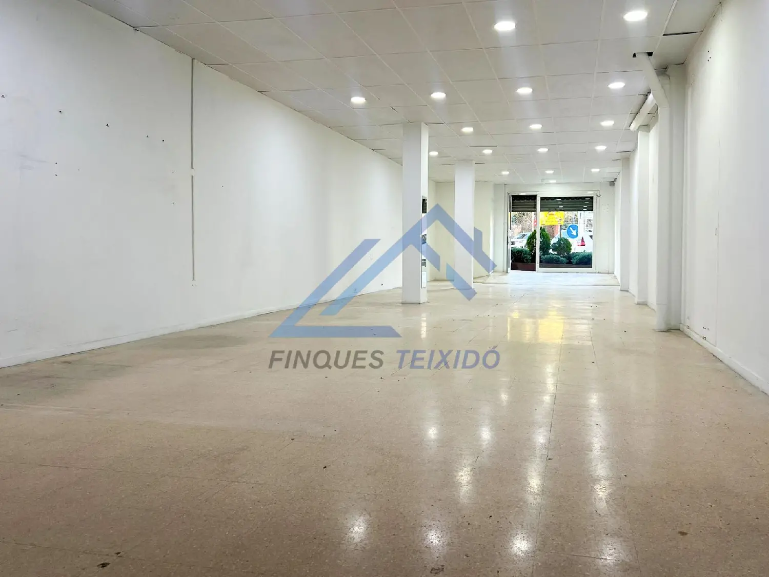 till salu lokal Sant Jordi Anoia 2