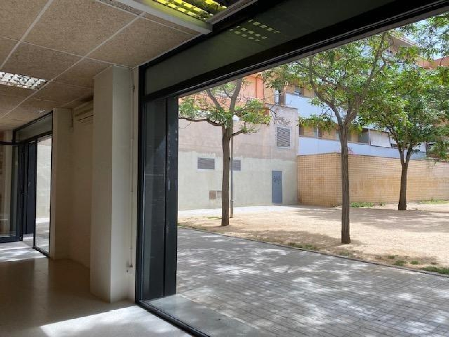 till salu lokal Sant Martí-El Poblenou Barcelonès 3