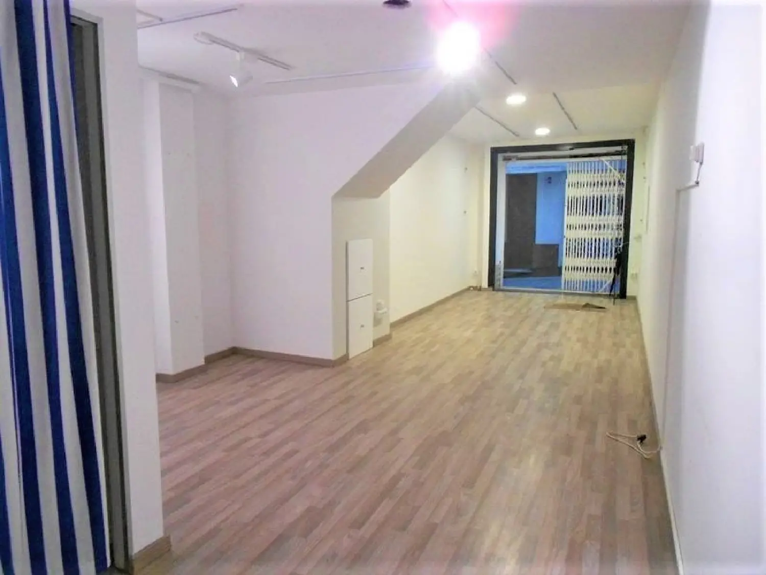  till salu lokal El Passeig Maritim Garraf 1
