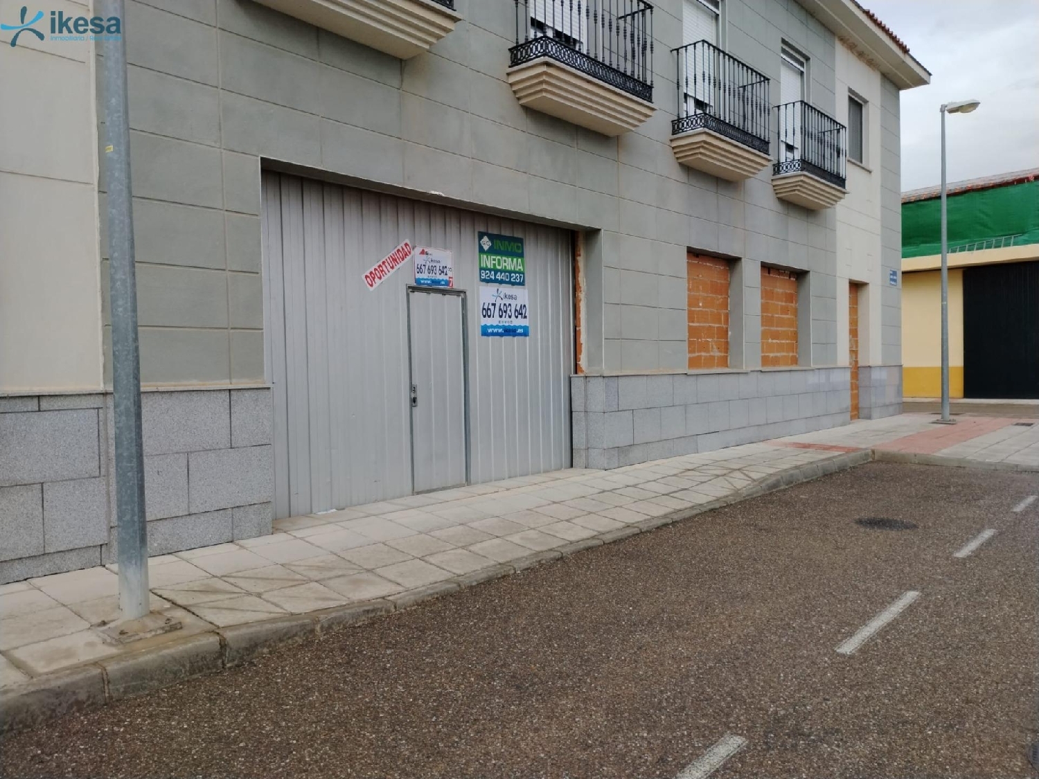  till salu lokal Talavera La Real Badajoz 1