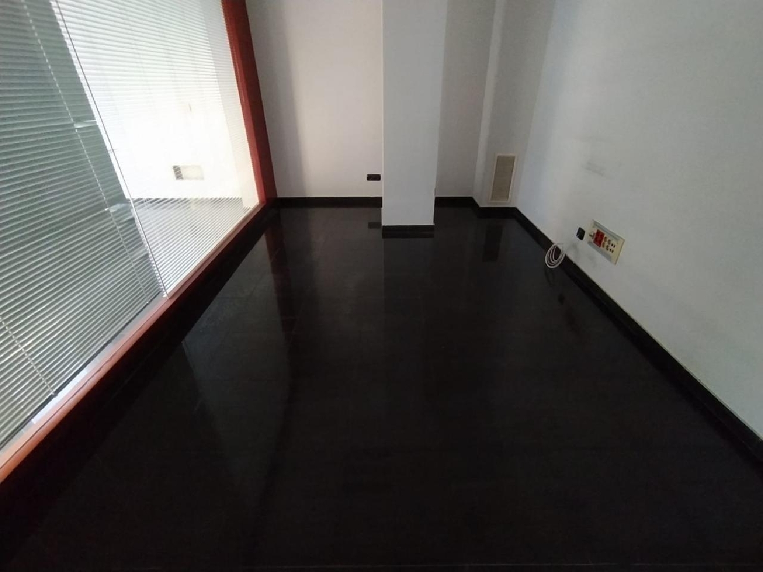  till salu lokal La Ermita Marina Baixa 8