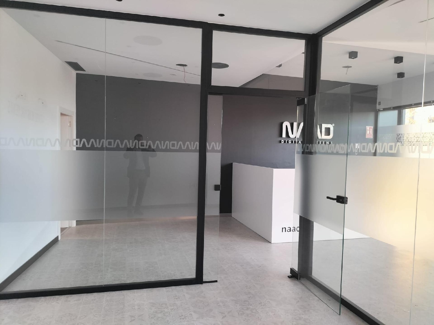  till salu lokal Universidad D.C. Zaragoza 8