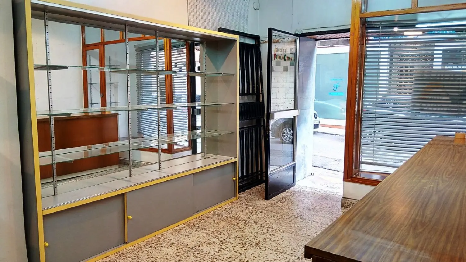  till salu lokal Urb. Ciudad Jardín Campo De Calatrava 4