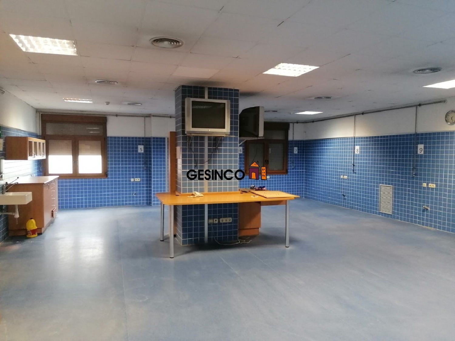  till salu lokal Urbanització D'hèlios Vall D'albaida 5