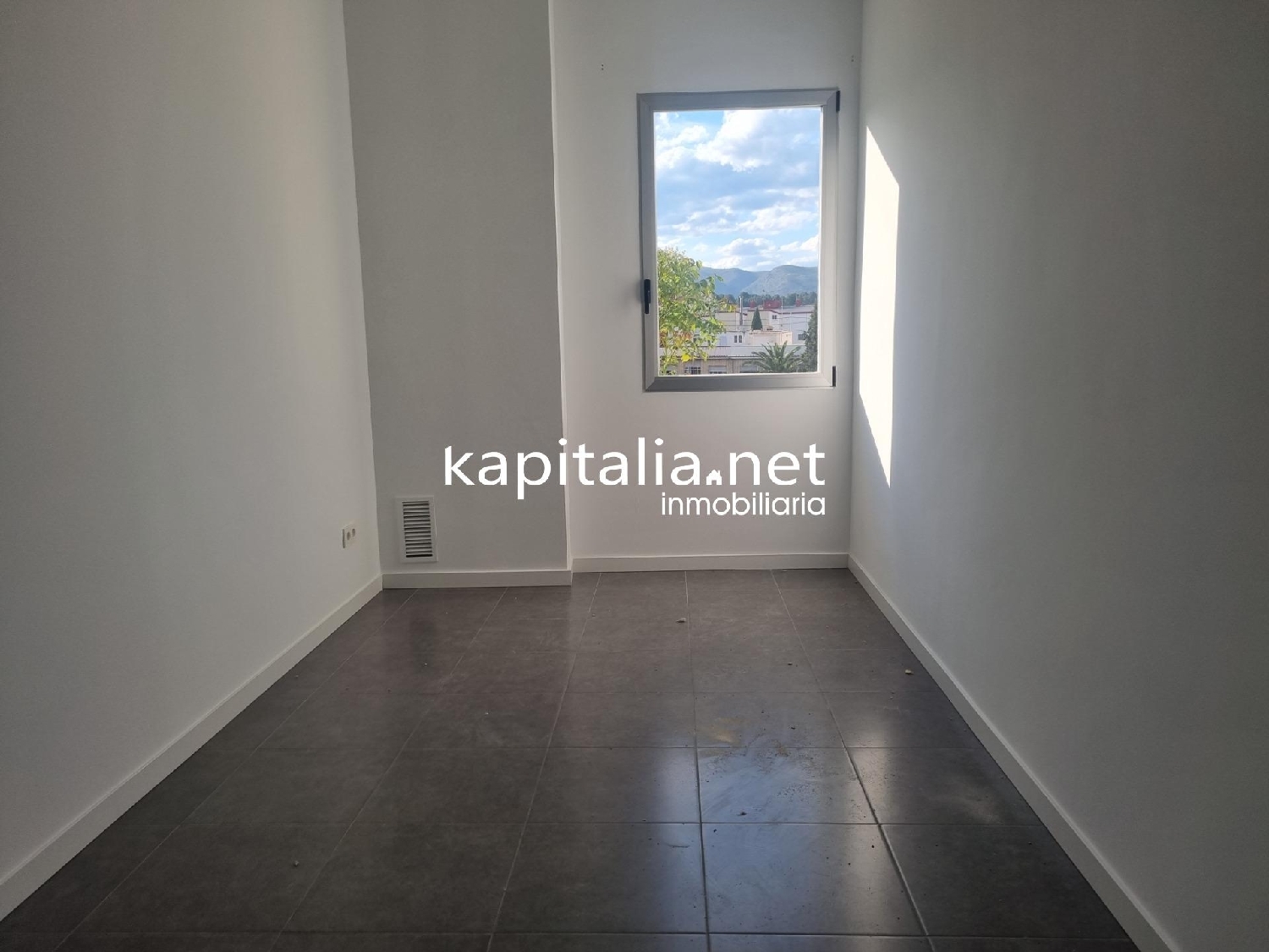  till salu lokal Urbanització D'hèlios Vall D'albaida 5