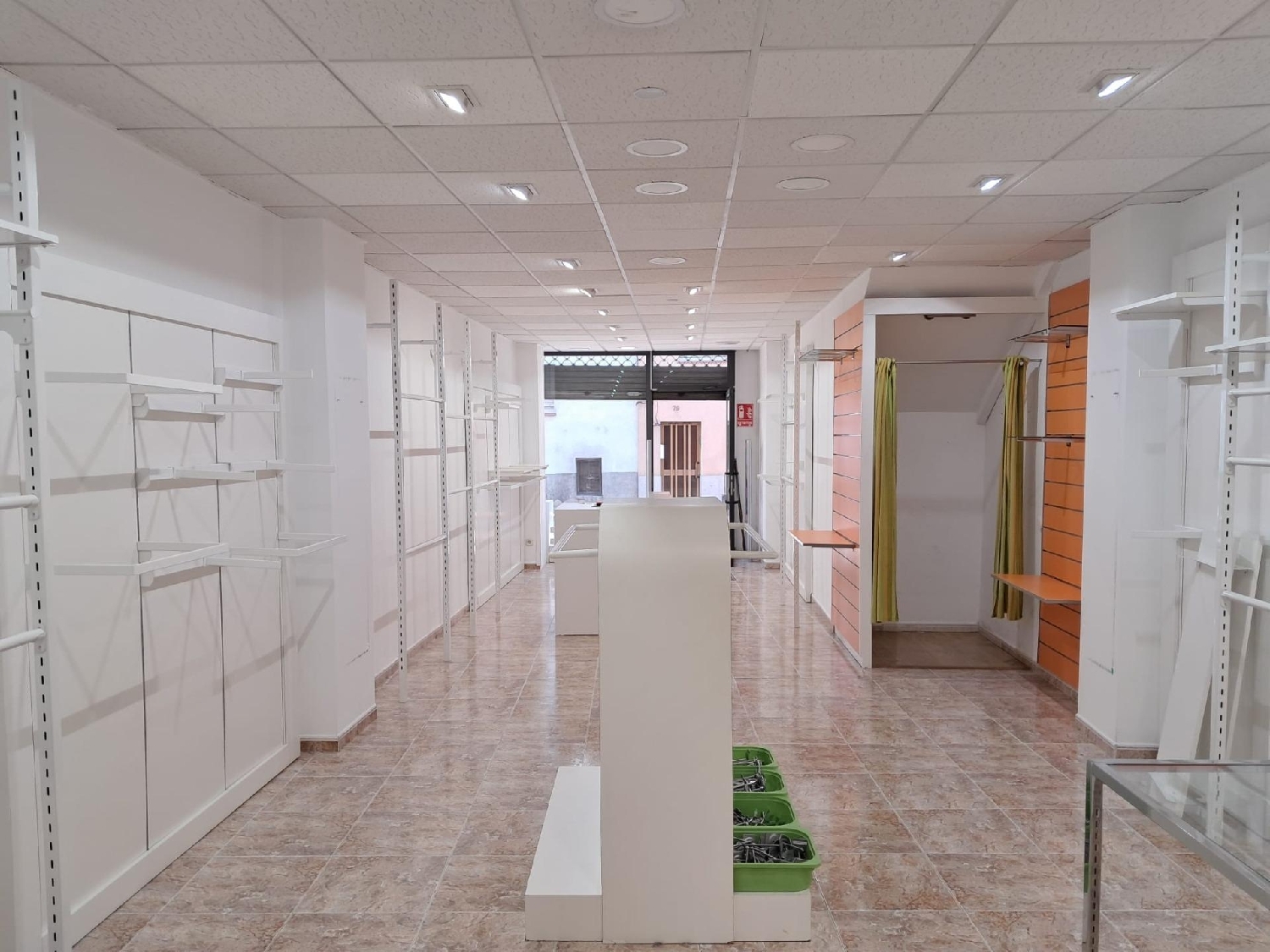  till salu lokal Vilanova Del Camí Anoia 8