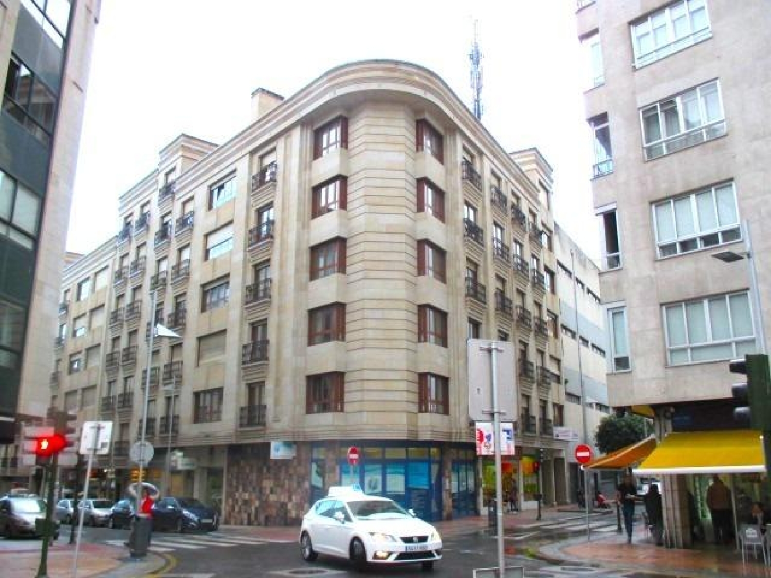  till salu lokal Zona Hospital Provincial Pontevedra 1