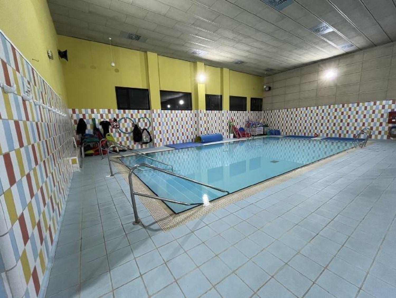  till salu butik Anahuir Costera (La) 8