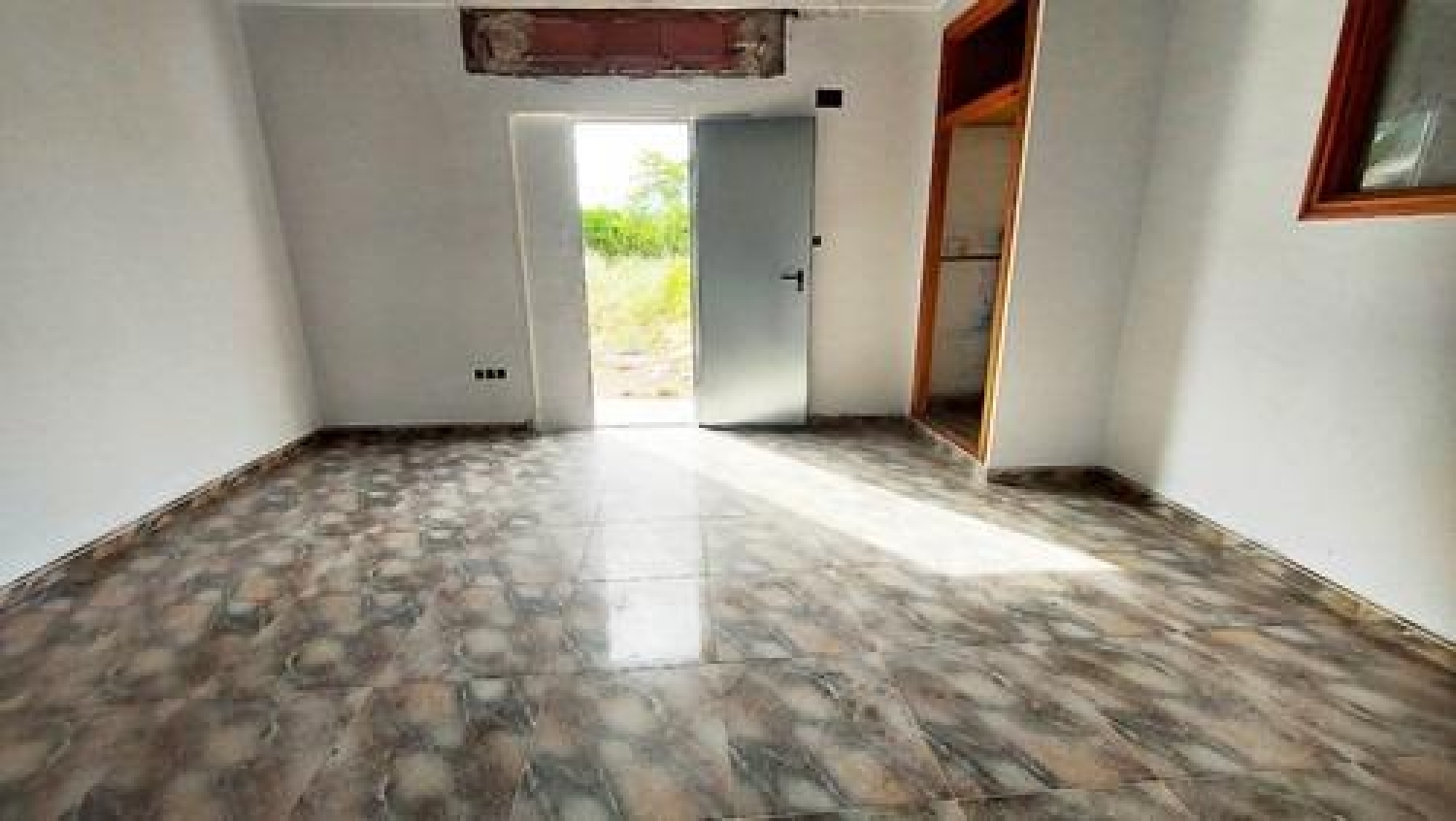  till salu butik Anahuir Costera (La) 6