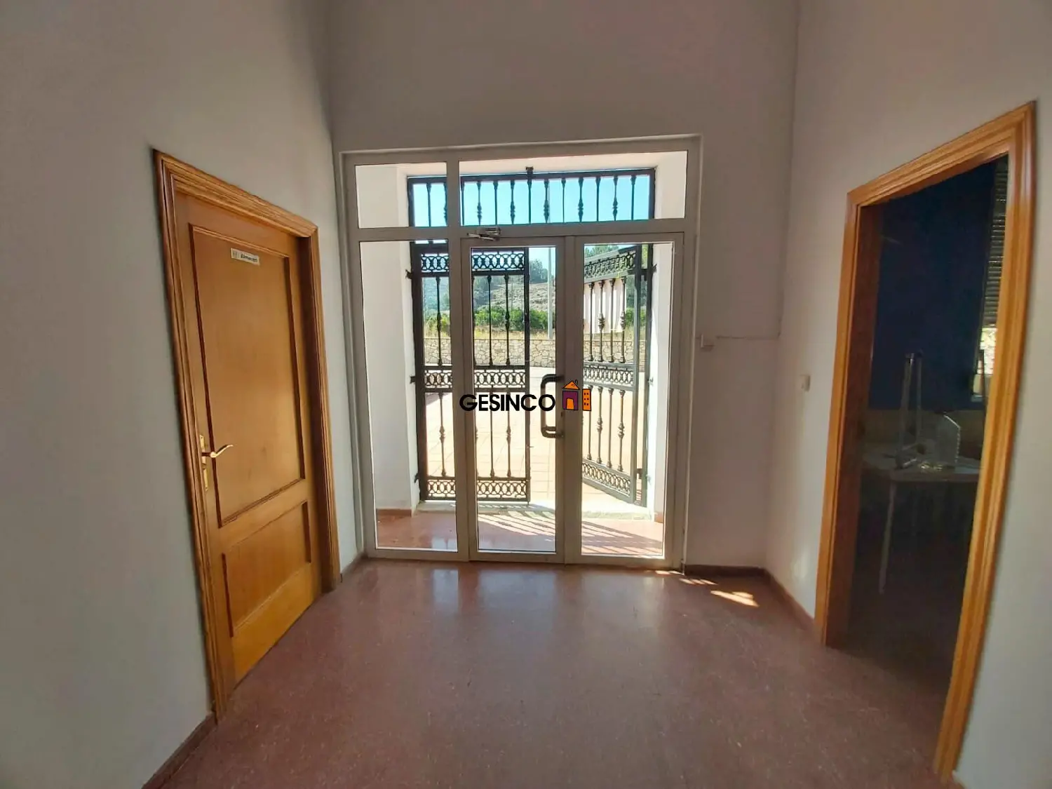  till salu butik Villa Carmen Horta Sud 2
