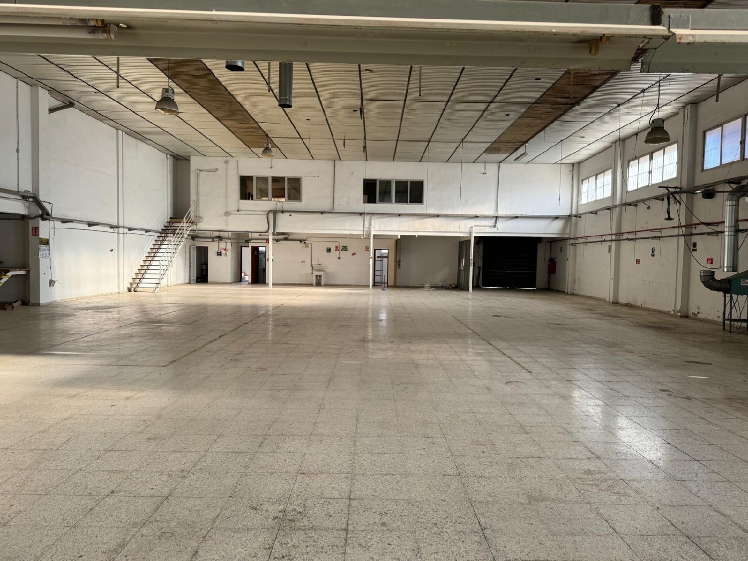 till salu butik Elda Vinalopó Mitjà 2