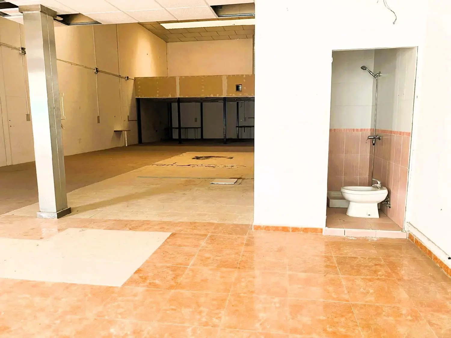  till salu butik El Nevero Metropolitana De Sevilla 6