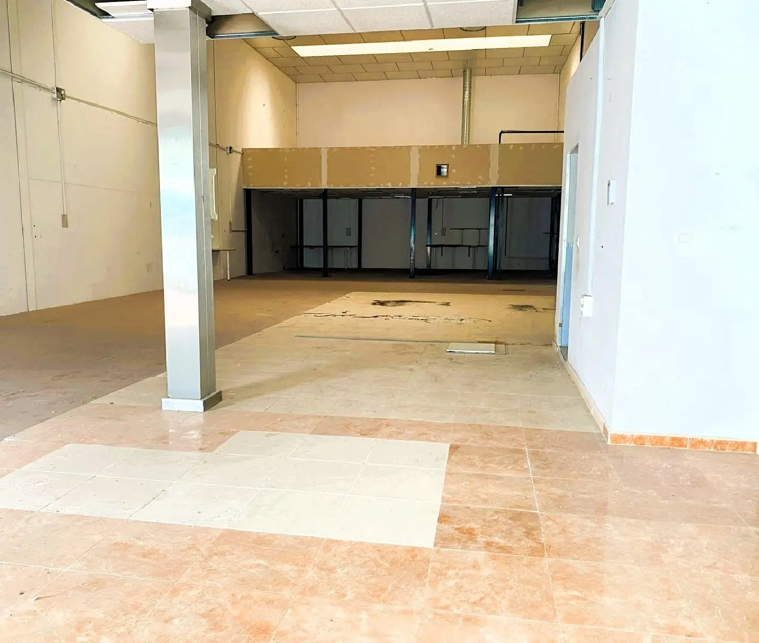  till salu butik El Nevero Metropolitana De Sevilla 8