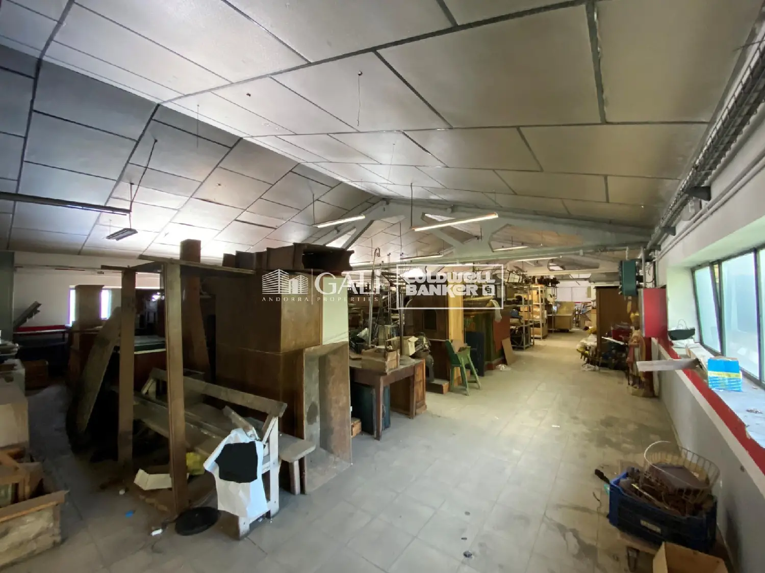  till salu butik Les Bons Encamp 4