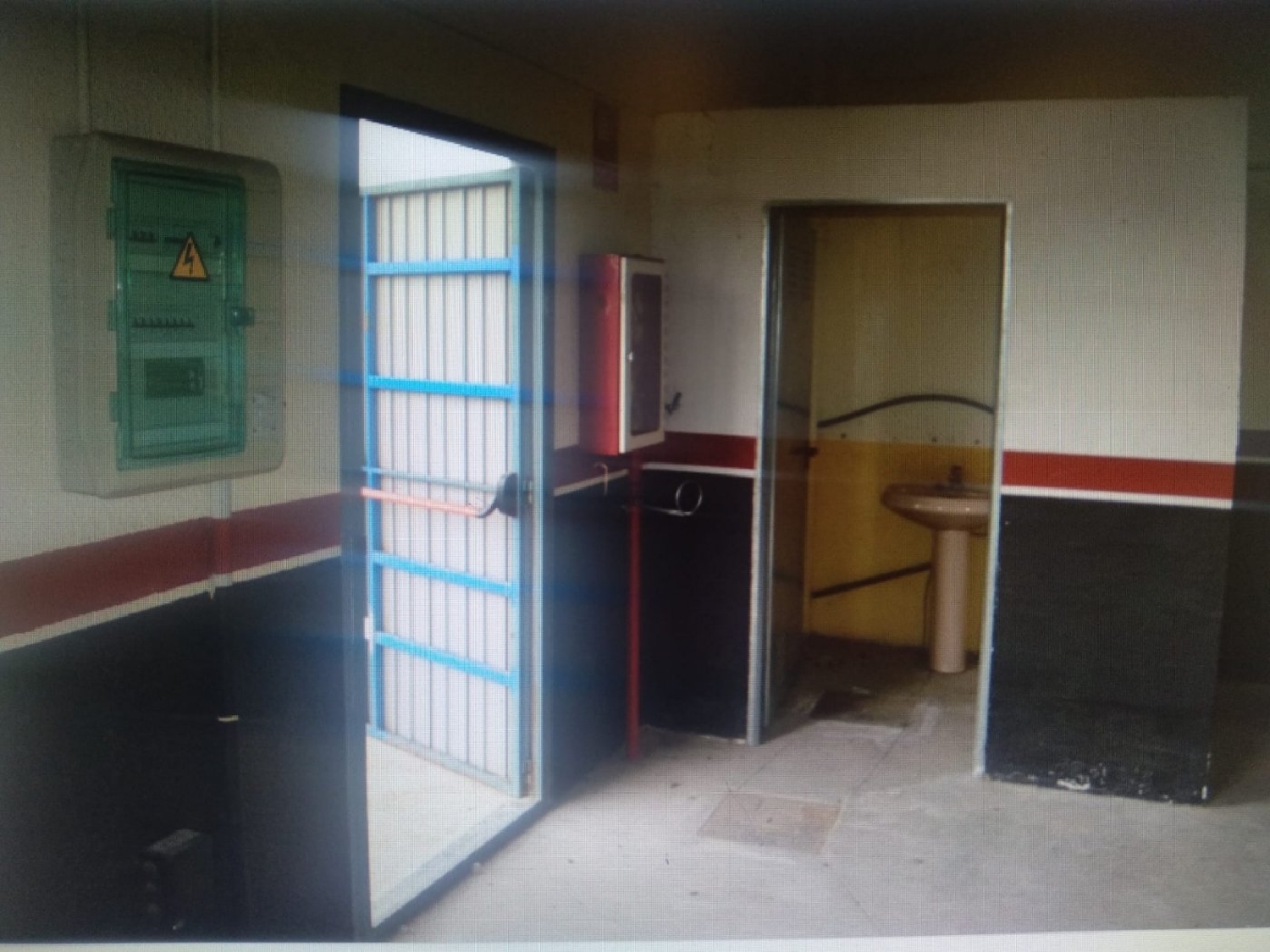  till salu butik Polígono De Campollano Llanos De Albacete 7
