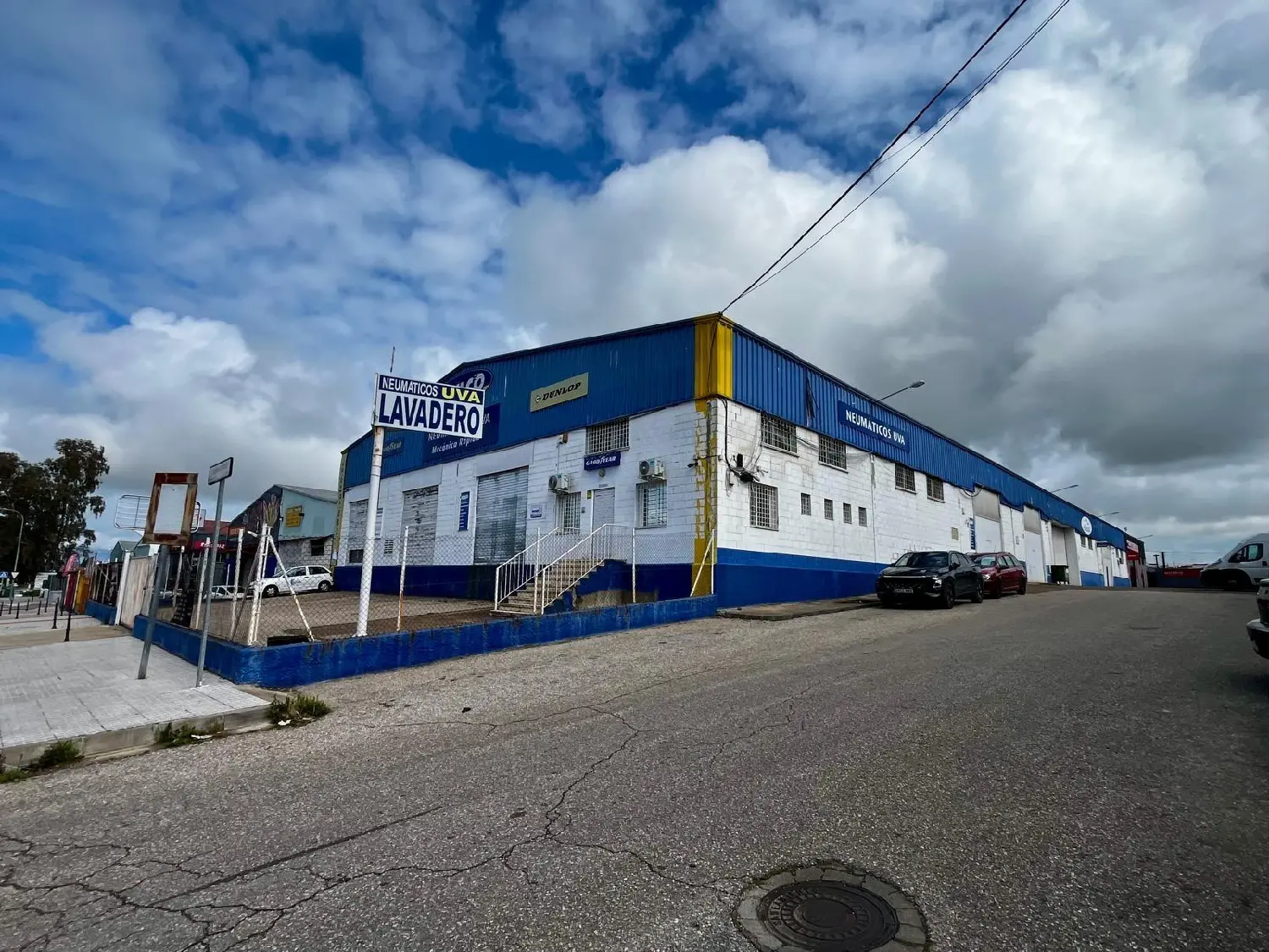 till salu butik Ronda Sur-Ctra De Sevilla Badajoz 3