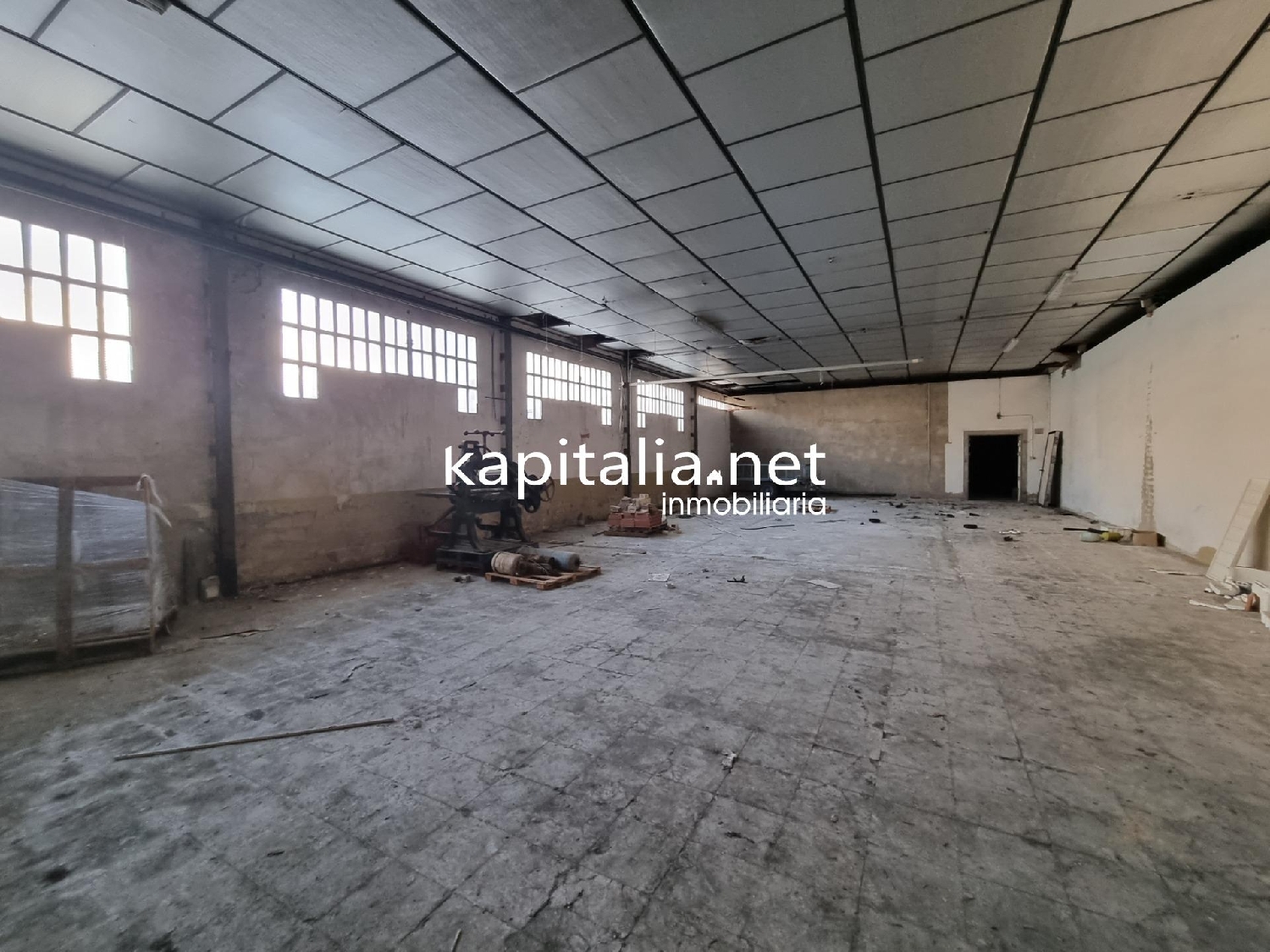  till salu butik Urbanització D'hèlios Vall D'albaida 5