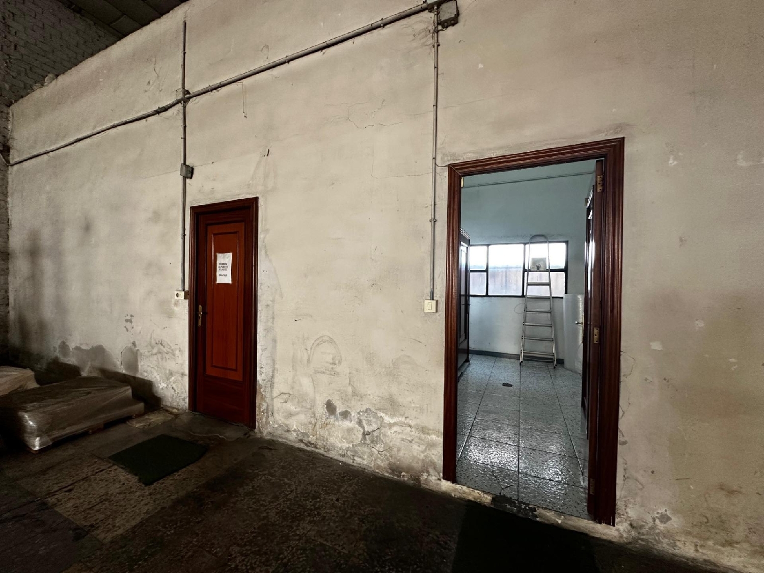  till salu butik Urbanización Tomás Ribera Alta 8